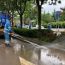 西峰区环卫局：雨后道路清淤除污保畅通