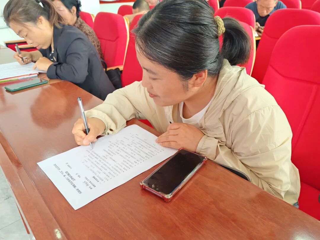 庆阳市“陇姐普法乡村行”暨“巧儿”说法进家庭活动为妇女儿童撑起“法治伞”
