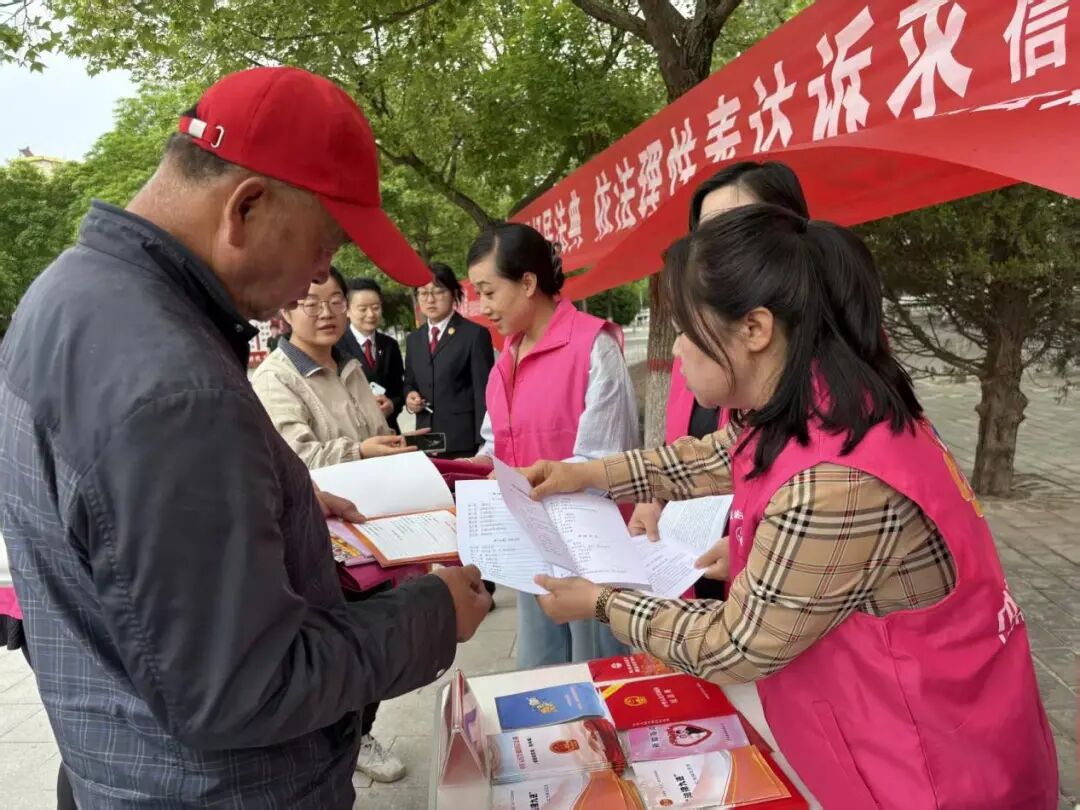庆阳市“陇姐普法乡村行”暨“巧儿”说法进家庭活动为妇女儿童撑起“法治伞”