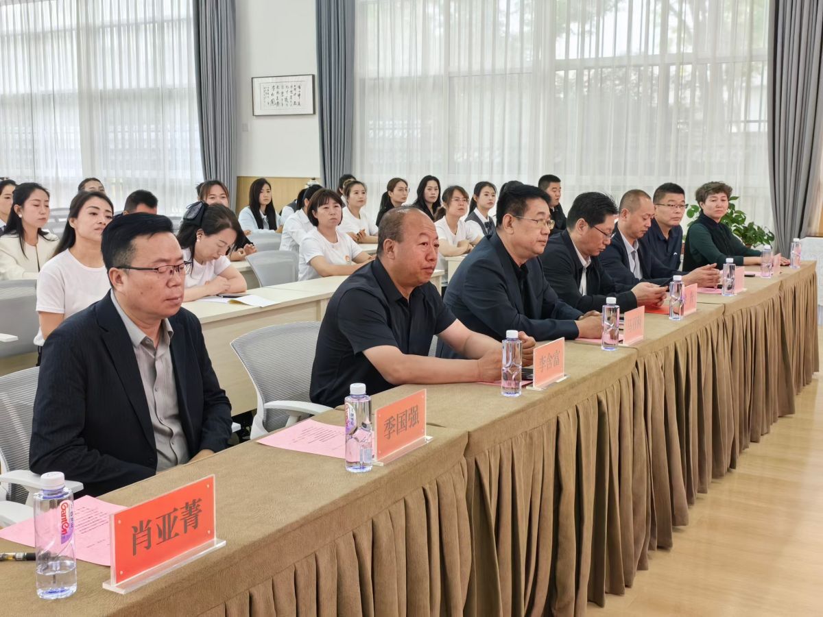 庆城:新商贤联谊会携手河南爱心企业为庆城幼儿园捐建“未来教室”一间