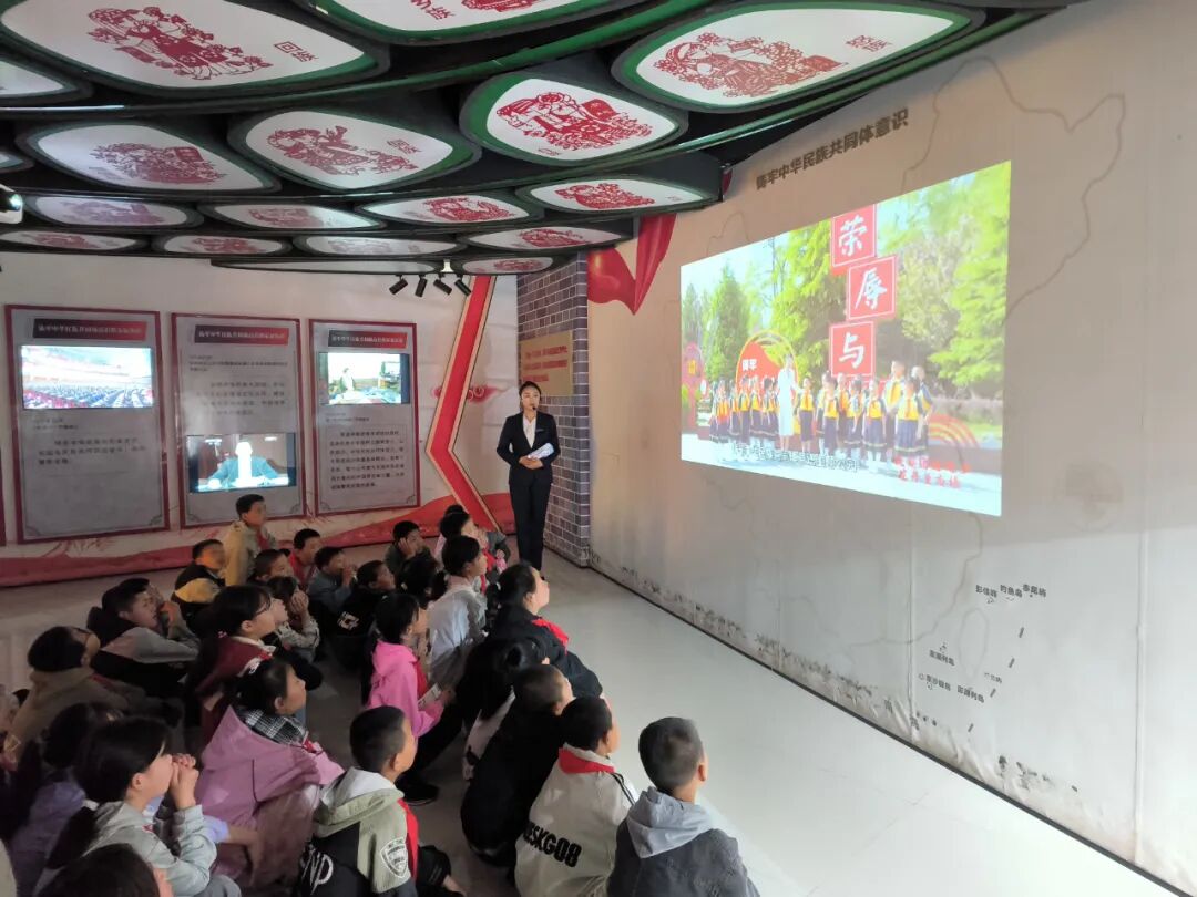 市民宗委組織開展&ldquo;情暖鄉(xiāng)村學子 鑄牢民族同心&rdquo;青少年研學活動