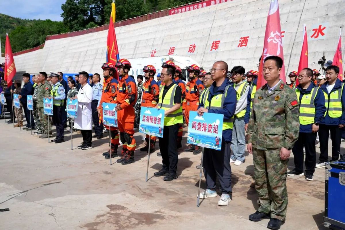 庆阳市合水县市县镇三级联合地质灾害避险演练在老城镇举行