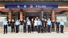 警察“神速”：24小時(shí)鎖定，跨省擒獲10名“拉車門”盜賊