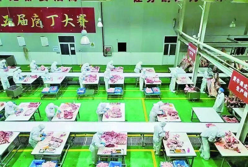 正宁县顶旺肉食品加工有限公司肉牛屠宰车间。