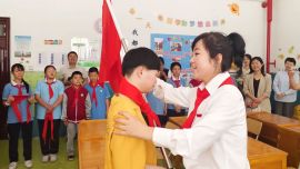 慶陽(yáng)市兒童福利院聯(lián)合市特殊教育學(xué)校圓滿(mǎn)舉辦少先隊(duì)入隊(duì)儀式