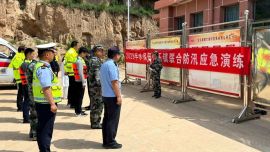 以練備戰(zhàn) 筑牢防線——華池縣公安局悅樂派出所、交警執(zhí)勤隊全力配合開展防汛應(yīng)急演練