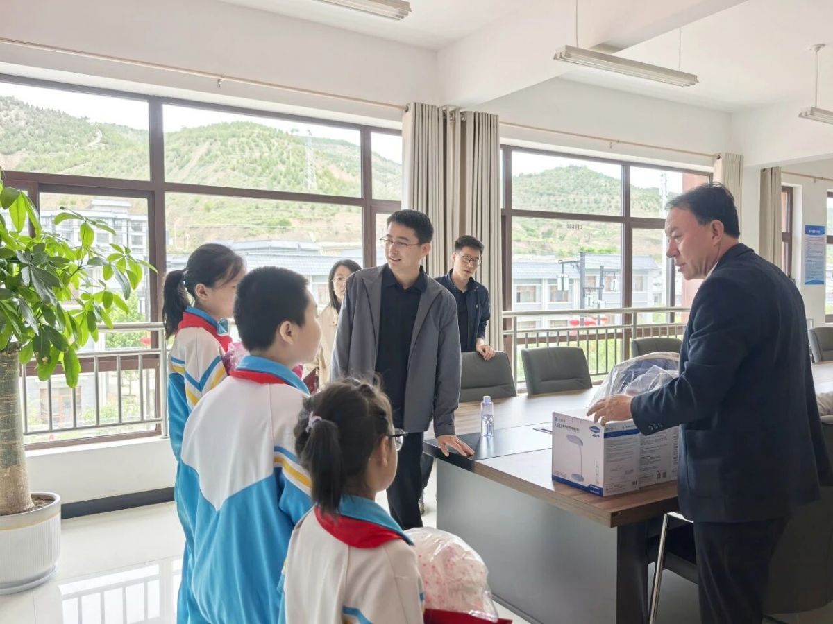 守护少年微光 共筑温暖港湾 | 困境青少年关爱慰问活动开展