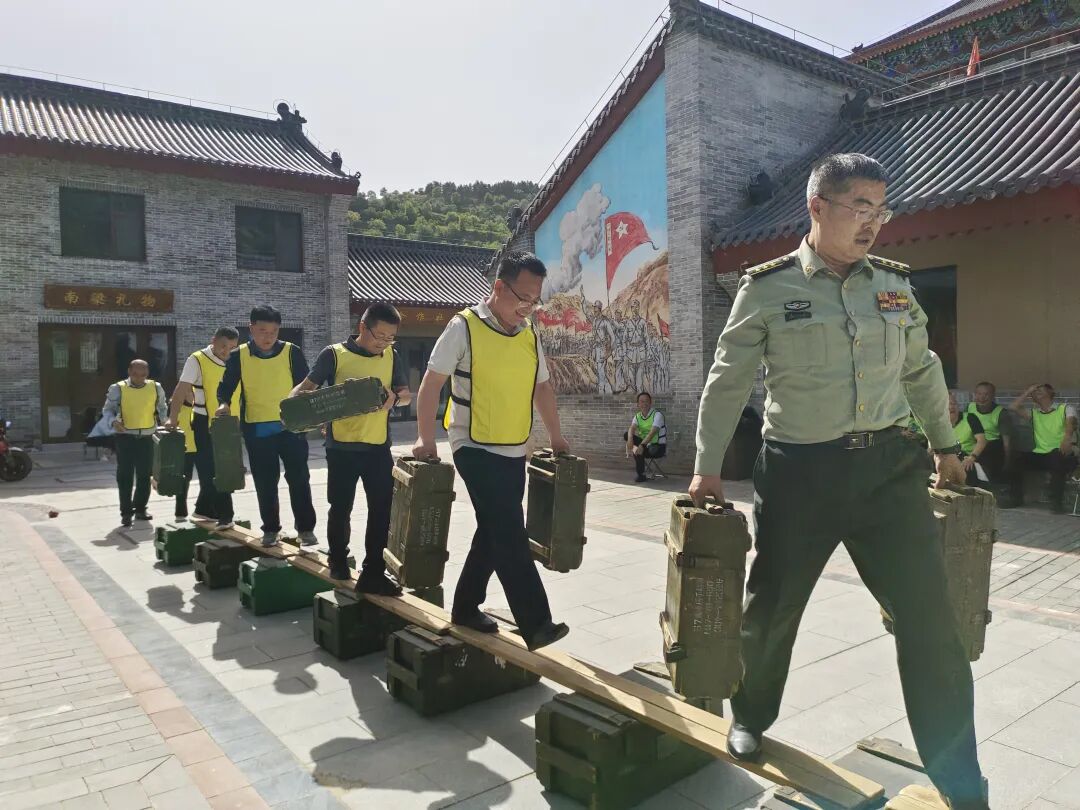 庆阳市第五届人大代表第八期履职能力提升培训班全体学员赴南梁镇开展红色研学活动