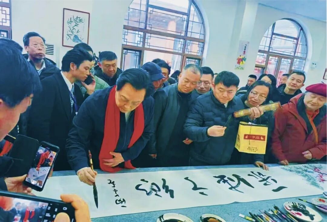 著名艺术家唐国强在聚德小镇