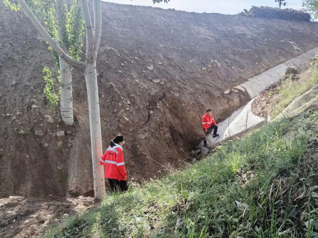环县公路段:积极排查汛期风险隐患 筑牢公路安全防线