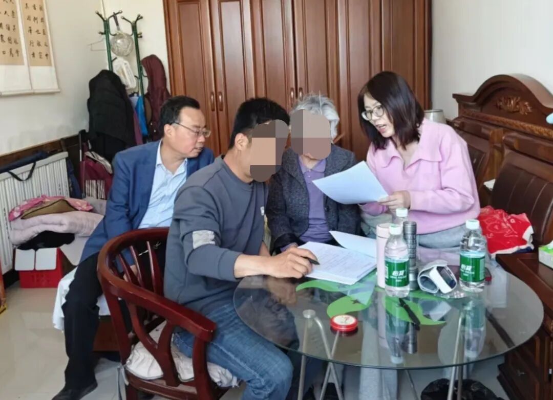 公证下沉纾民困 上门助老护到家
