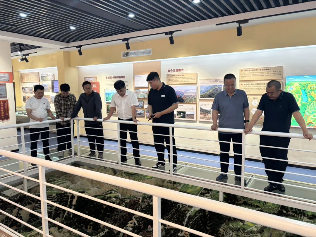绥德治理监督局赴西峰局调研交流