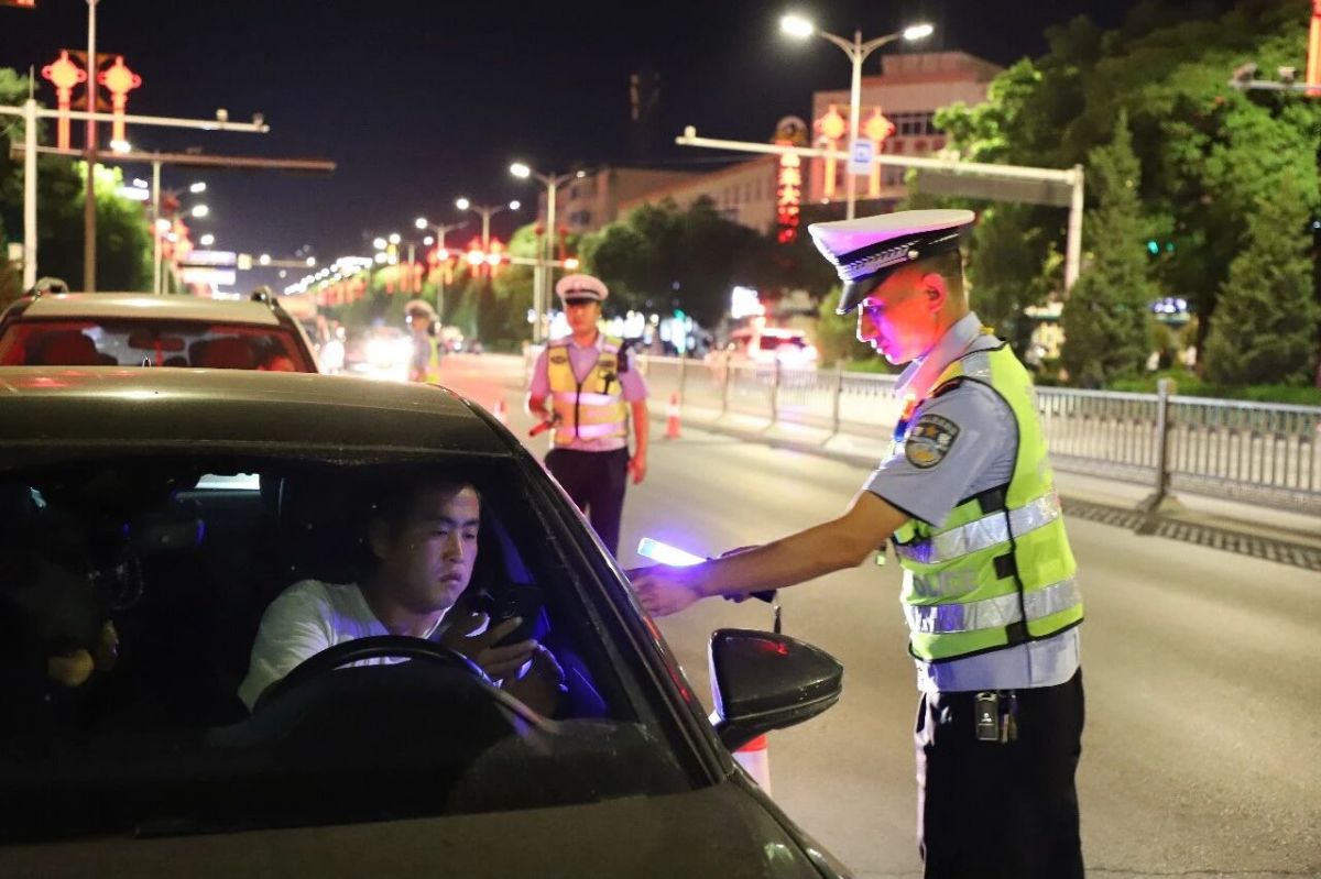 环县公安交警开展酒醉驾整治统一行动