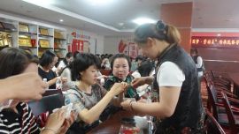 西峰区总工会举办刺绣剪纸培训班