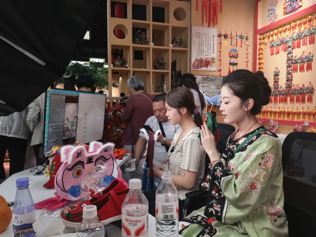 正宁香包在第二十一届庆阳香包节上销售火爆