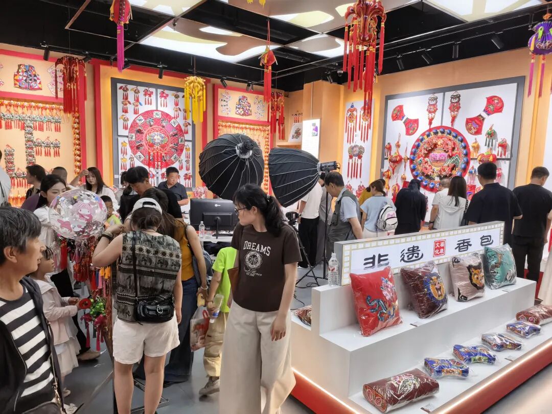 正宁香包在第二十一届庆阳香包节上销售火爆