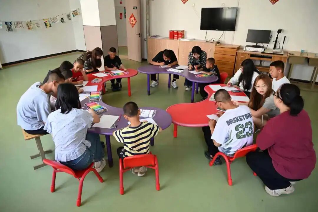 陇东学院师生走进市儿童福利院开展公益课堂