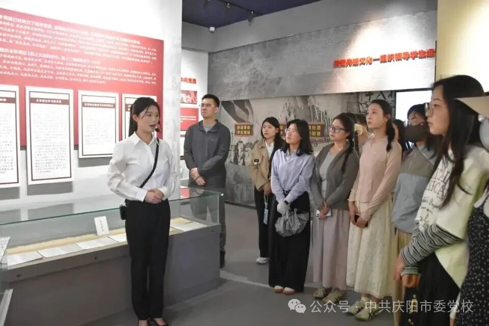参观王孝锡烈士红色教育基地