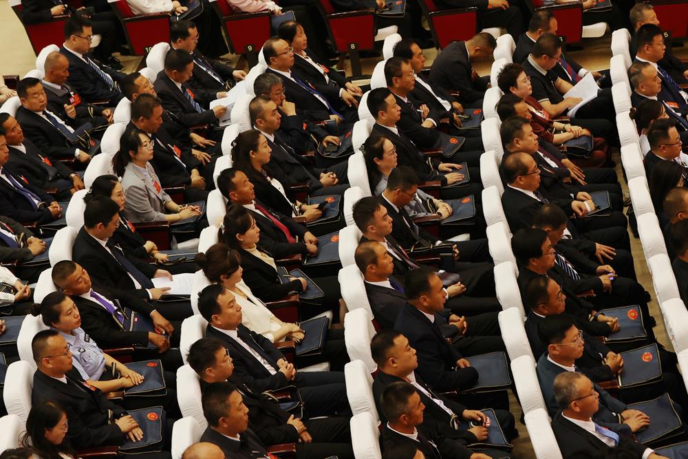 庆阳市五届人大六次会议召开