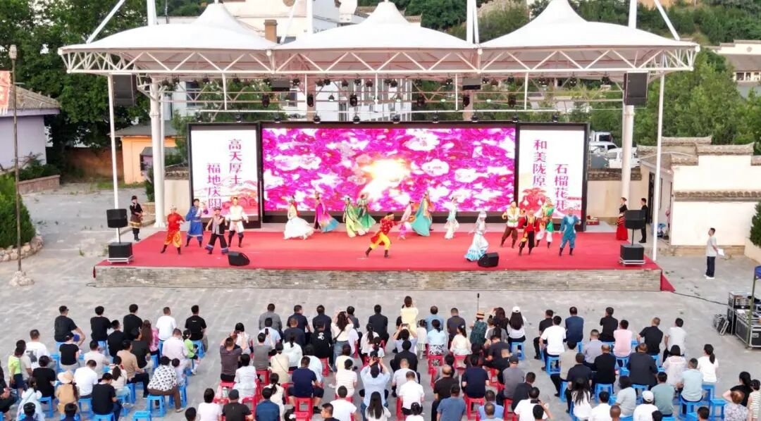“石榴杯·陇原民族情”甘肃省民族歌舞团文化惠民演出燃动庆城县药王洞养生小镇
