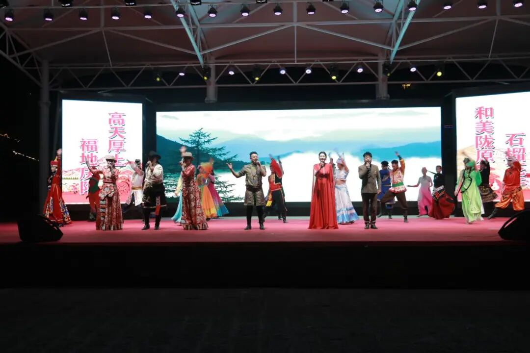 “石榴杯·陇原民族情”甘肃省民族歌舞团文化惠民演出燃动庆城县药王洞养生小镇