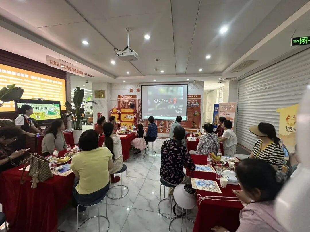 甘肃银行庆阳分行营业部开展“粽香迎端午 反诈护银龄”助老金融服务活动