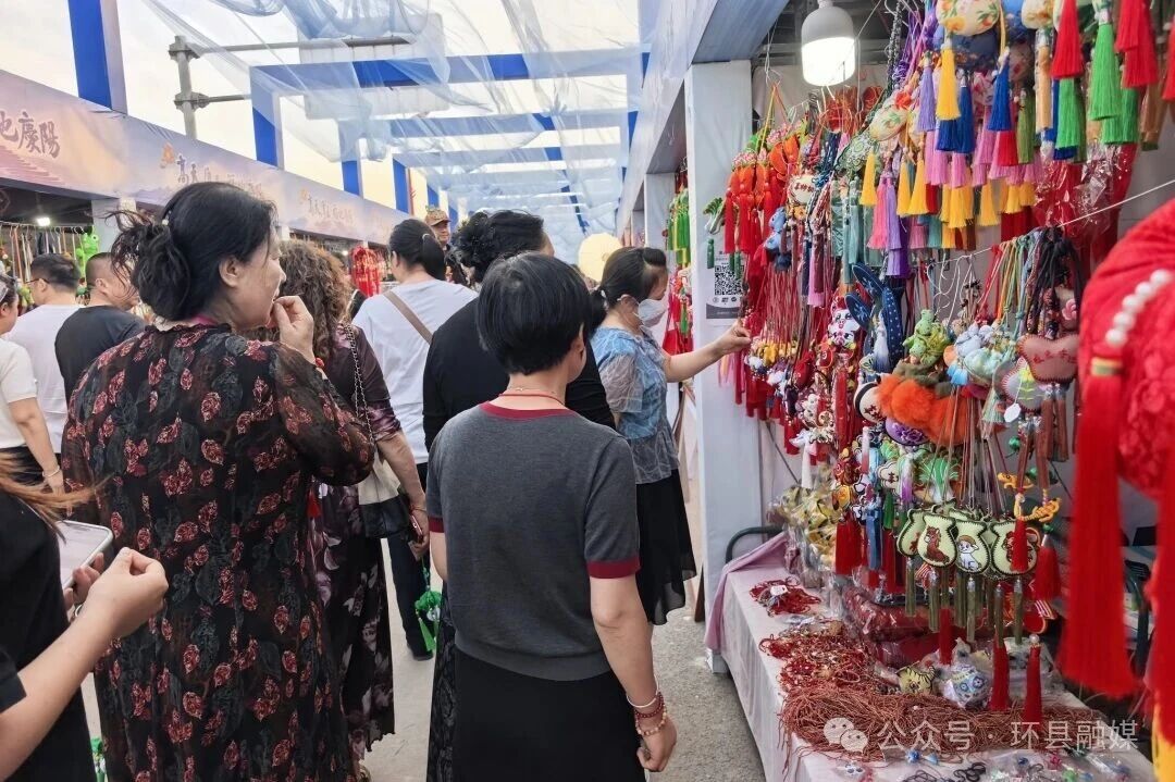&ldquo;昨天卖了近1000元！&rdquo;环县非遗传承人曹伟伟的香包节前就火了
