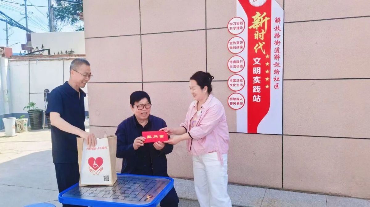 庆阳市残联“七一”前夕走访慰问困难残疾人党员