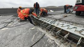 环县公路段高标准完成草滩1号桥伸缩缝更换工作