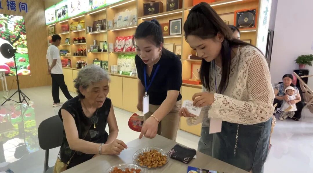 第二十一届庆阳香包民俗文化节庆城四大展馆人气火爆 非遗甘味精酿备受青睐