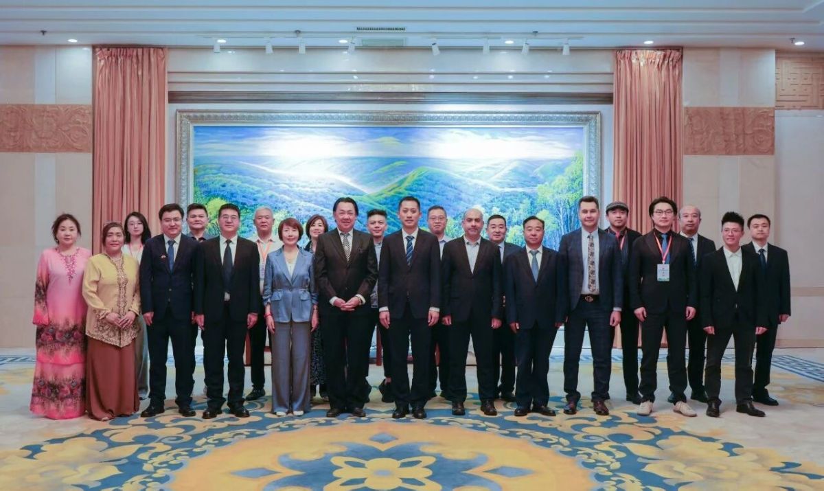 符冠海集体会见出席第二十一届庆阳香包民俗文化节外宾