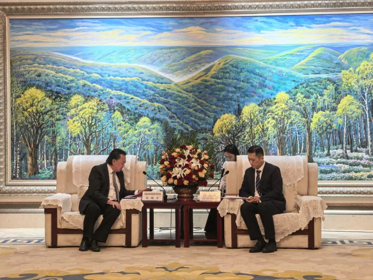 符冠海集体会见出席第二十一届庆阳香包民俗文化节外宾
