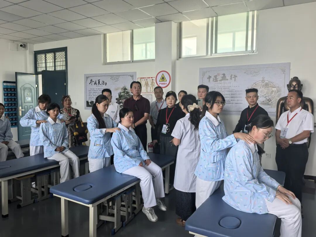 马来西亚雪兰莪州州议员张睷洋一行参加第二十一届庆阳香包民俗文化节并访问庆阳