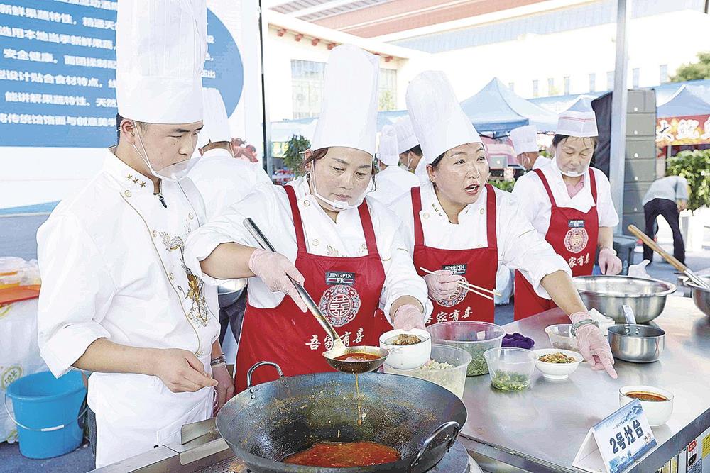庆阳饸饹面大赛比赛现场。 庆阳融媒记者 赵彩霞 摄