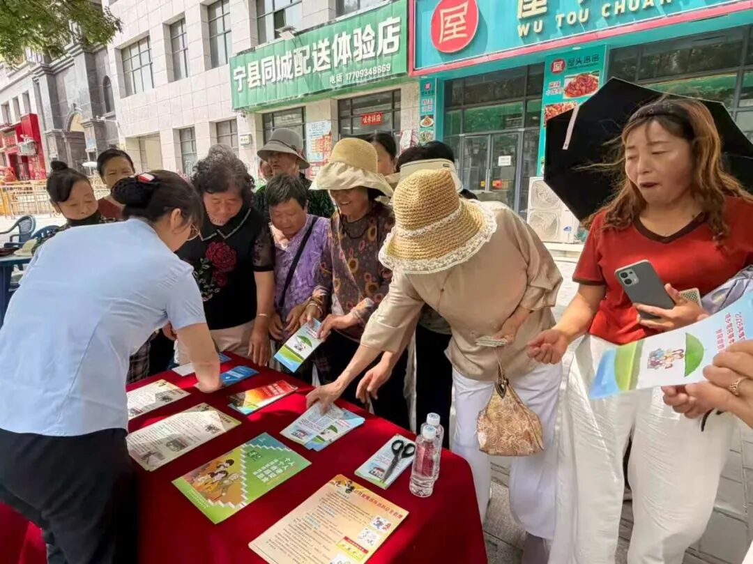 邮储银行宁县支行：端午香包氛围浓，金融宣教暖意融