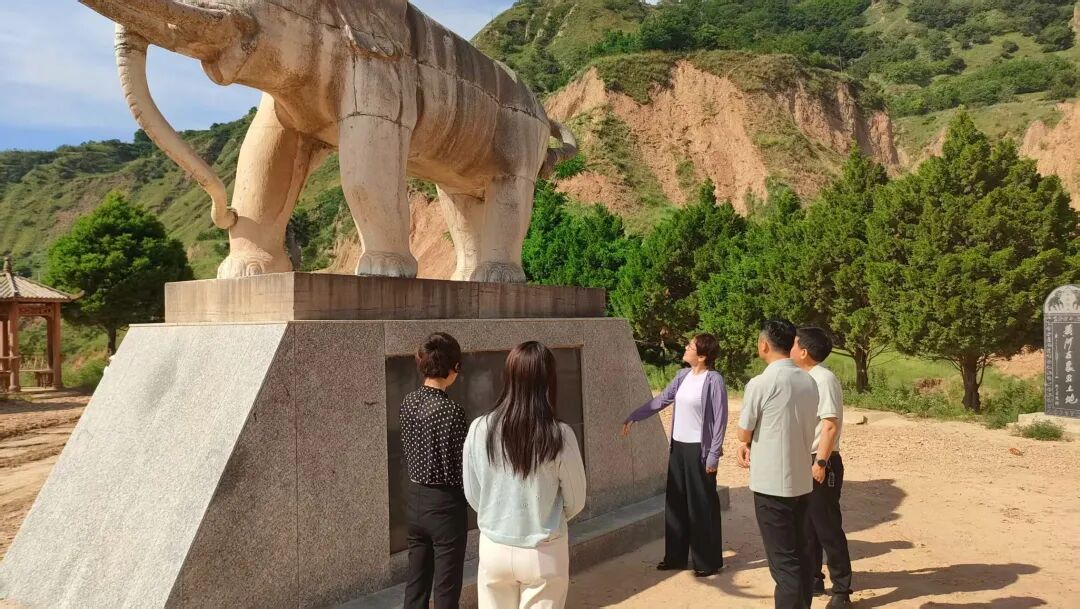 合水县人大常委会调研县文联工作