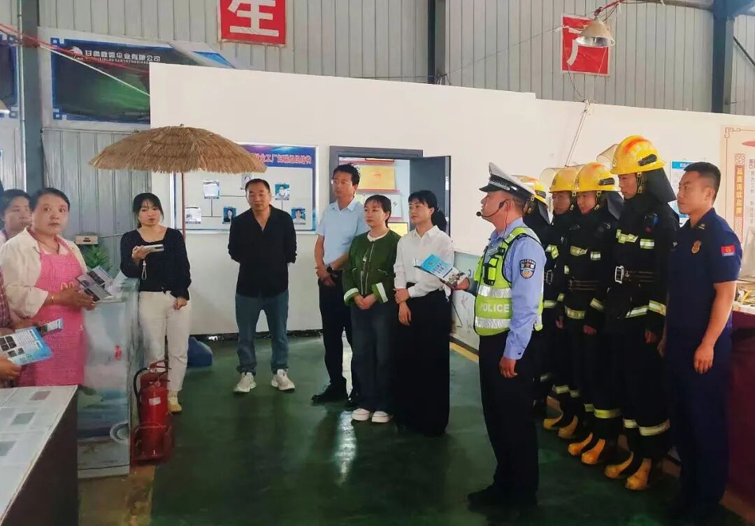 宁县公安交管以&ldquo;七进&rdquo;为契机开展美丽乡村行交通安全巡回宣传活动