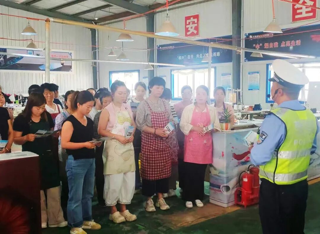 宁县公安交管以&ldquo;七进&rdquo;为契机开展美丽乡村行交通安全巡回宣传活动