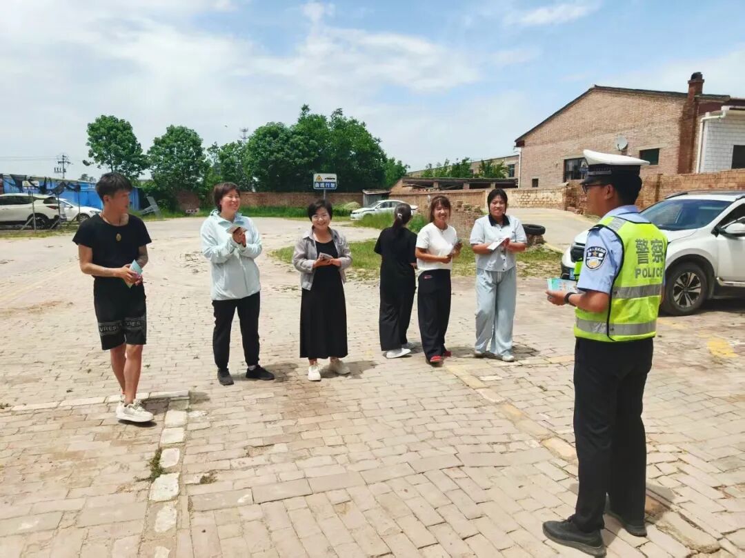 宁县公安交管以&ldquo;七进&rdquo;为契机开展美丽乡村行交通安全巡回宣传活动