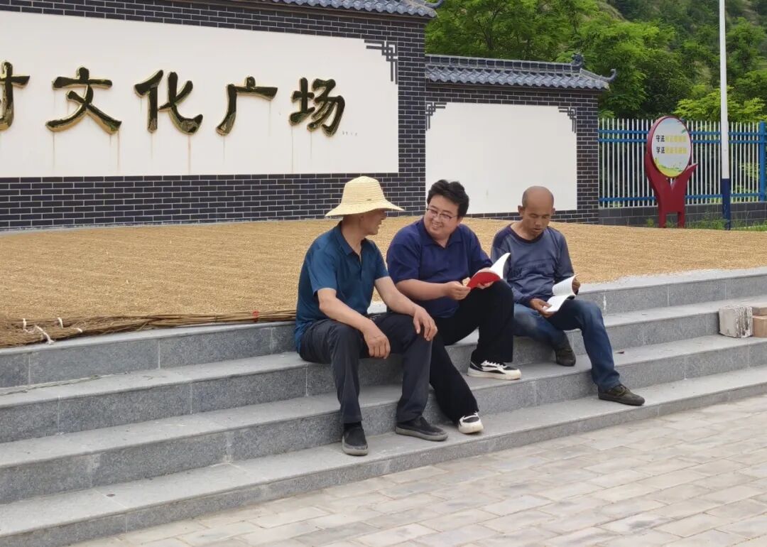 镇原县司法局驻村帮扶推动法治阵地与为民服务深度融合