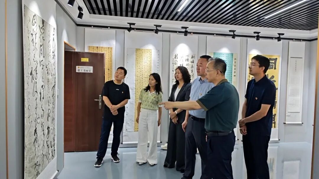 团市委党支部在市工人文化宫开展主题党日活动
