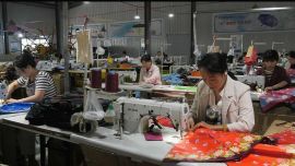 甘肃鑫露伞业：小伞具撬动大市场 家门口拓开增收路