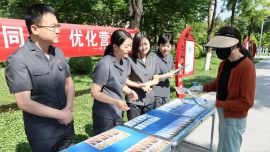 庆阳中院优化营商环境党员志愿服务队联合刑庭开展集中普法活动