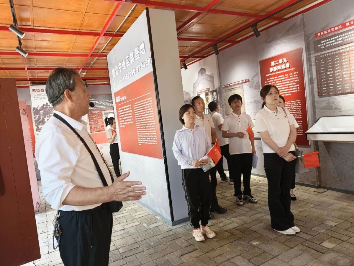 庆阳市政府外事办党支部开展迎&ldquo;七一&rdquo;主题党日实践活动