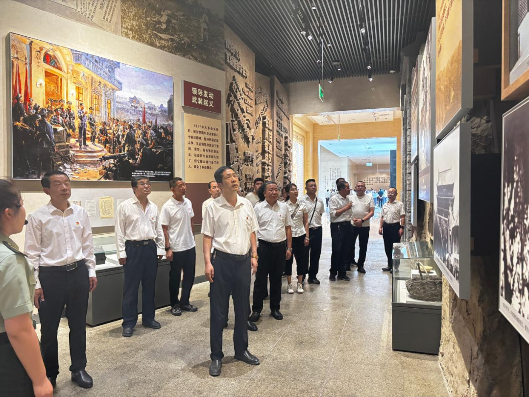 庆阳市土地市场与规费管理中心开展南梁红色主题党日暨党性教育实践活动