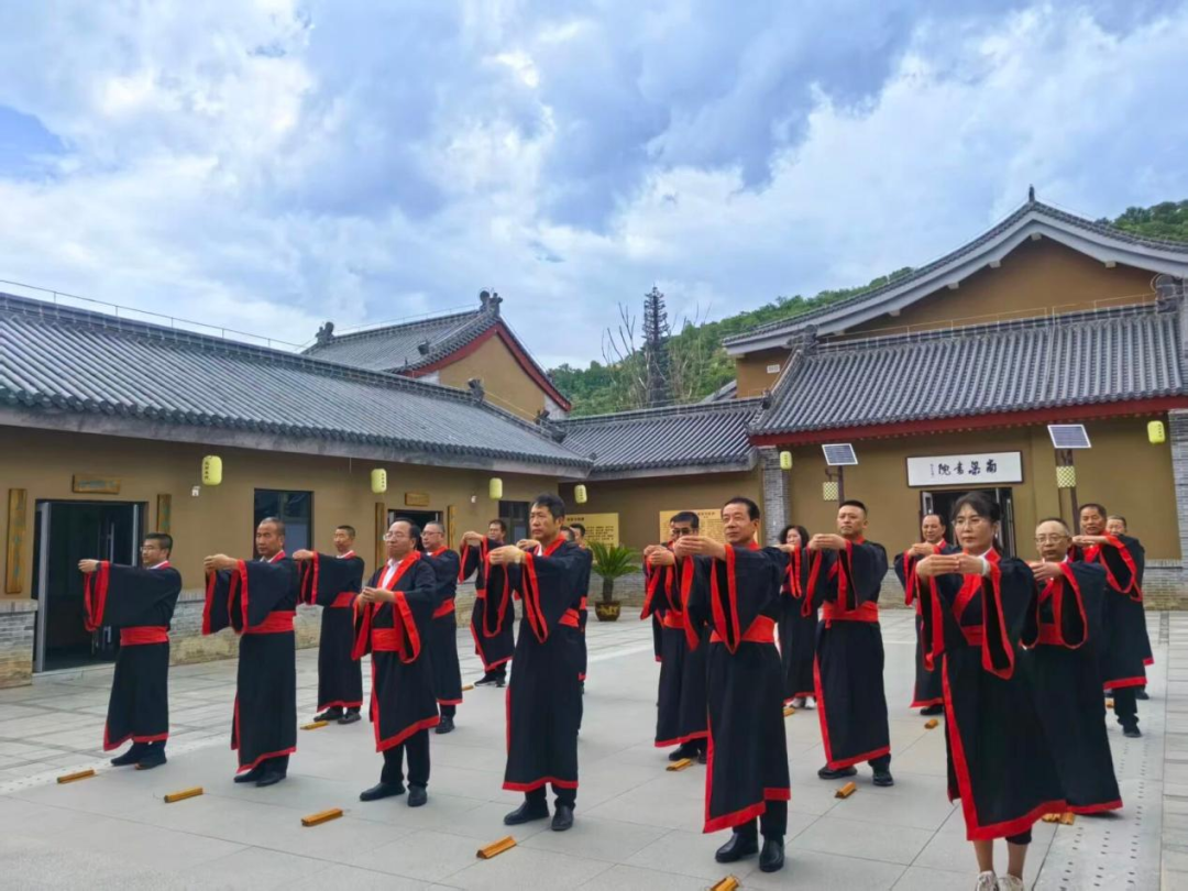 庆阳市土地市场与规费管理中心开展南梁红色主题党日暨党性教育实践活动