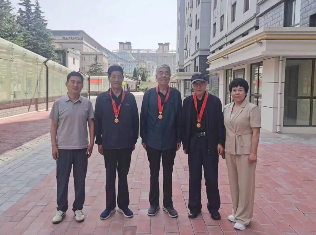 庆阳市检察院开展“七一”前慰问老干部活动