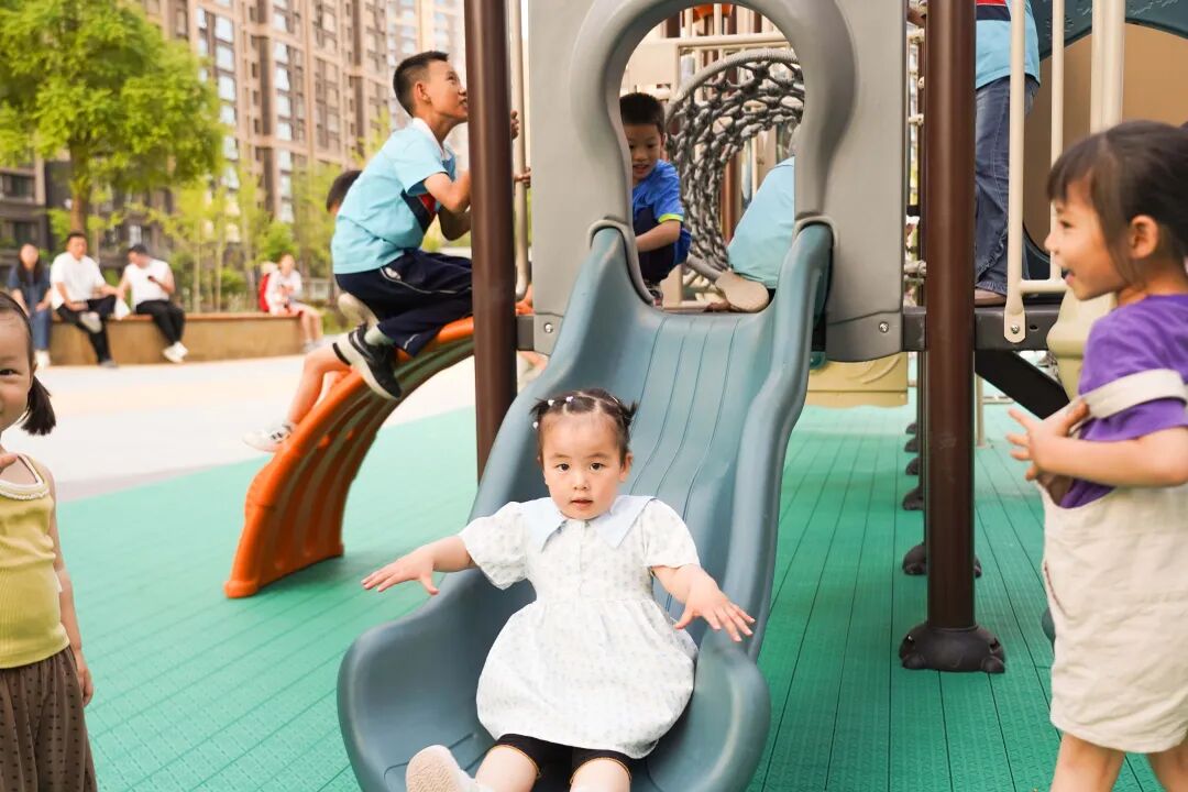 下一步,环县妇联将持续深耕儿童友好建设工作,常态化做好设施管护、安全巡查等日常工作,依托社区儿童友好空间常态化开展亲子互动、安全科普等各类志愿服务活动,持续优化辖区儿童成长环境,全力守护少年儿童健康快乐成长。