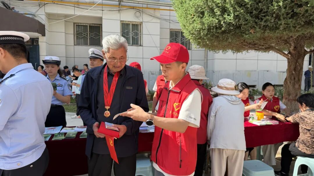黄委西峰局机关党委与育才路社区党总支联合开展志愿服务活动