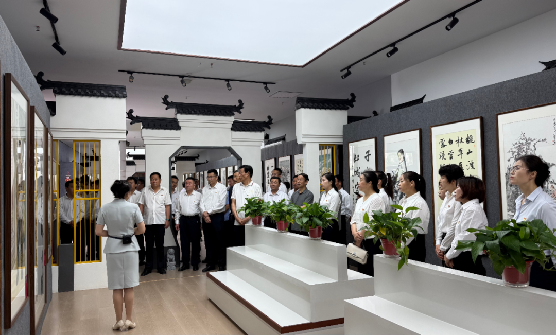 正宁县组织开展&ldquo;子午烟岚 红色正宁&rdquo;书画展参观学习活动